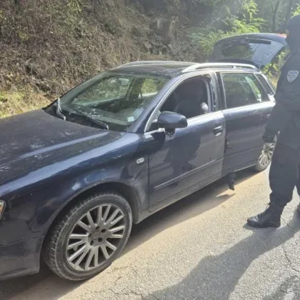 Задържаха 10 нелегални мигранта опитали да избягат от полицейска проверка