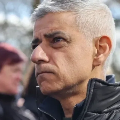 Позовавайки се на собствено разследване Daily Express твърди че кметът