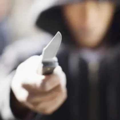 Осмокласник наръга с нож 12 годишен в училище в столичния квартал