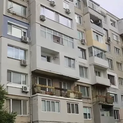 Жилищен блок в Добрич пропада заради постоянни наводнения от отпадни