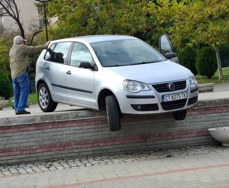 Шофьор с невероятна каскада в роден парк СНИМКА