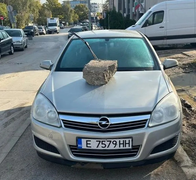 Тежко наказание застигна водач, паркирал на тротоар в София СНИМКА