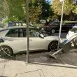 Електрошок: Изкъртена зарядна станция на „Московска" продължава да работи геройски