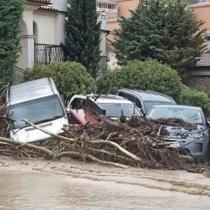 Липсата на химически тоалетни течаща вода и ток в пострадалия