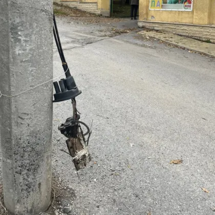 Жители на столичния квартал Драгалевци алармираха за опасен електрически стълб