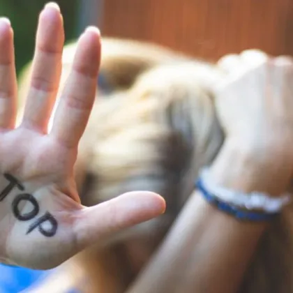 Баща от Варна твърди че дъщеря му ученичка в