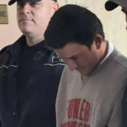 25 годишния Фахри Салим от Люляково живеел в тоалетна Това стана ясно преди