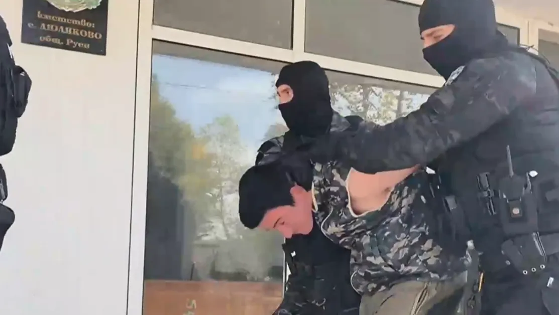 Обвиняемият за тройното убийство в Люляково наблюдавал жертвите си дни преди клането