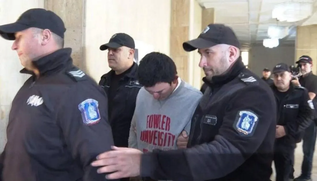 Оставиха в съда сочения за тройния убиец от Бургаско. Появиха се ужасяващи подробности