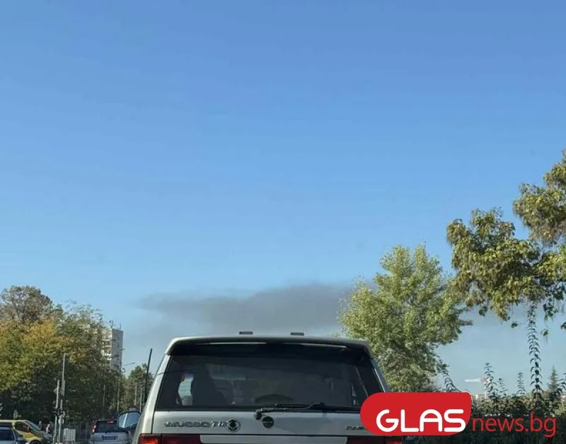 Пожар избухна в Пловдив, гъст дим се издига над града СНИМКА