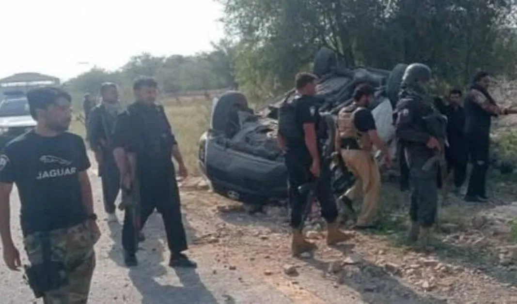 Бомбен атентат край пътя уби трима полицаи в северозападен Пакистан