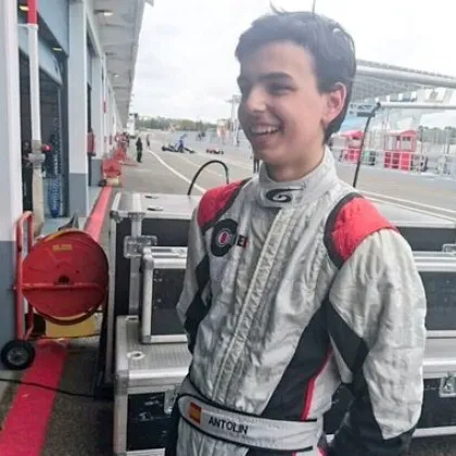 Бившият испански пилот от Формула 3 23 годишният Антолин Гонсалес призна