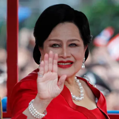 Кралицата майка на Тайланд Сирикит която внесе блясък и елегантност