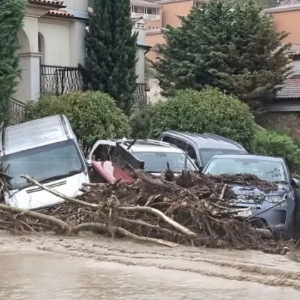 Водата във ваканционно селище Елените продължава да не отговаря на
