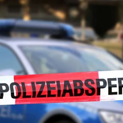 Двама души са били сериозно ранени при стрелба на паркинг