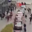 Масово сбиване между мигранти с лопати в Москва ВИДЕО Масово сбиване между мигранти с лопати в Москва ВИДЕО
