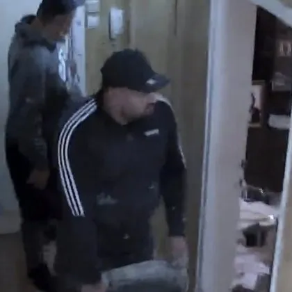 Група "майстори" в столичен блок - възрастна жена стана жертва на измамници СНИМКИ Група "майстори" в столичен блок - възрастна жена стана жертва на измамници СНИМКИ