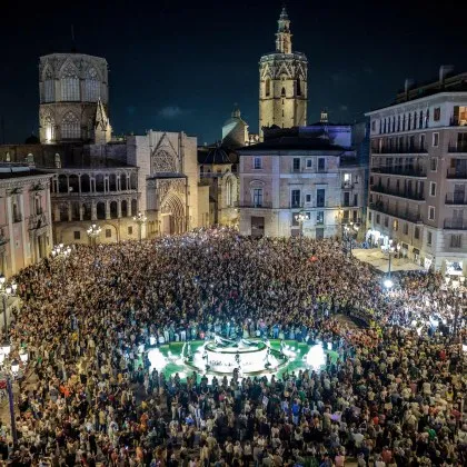 Хиляди излязоха по улиците на Валенсия в навечерието на първата