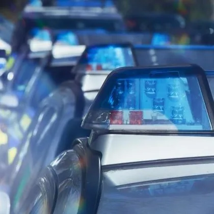 Най малко четирима души са били убити при стрелба по време