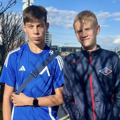 В забързаното ежедневие на София където недоверието често надделява над