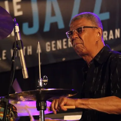 Обявена е смъртта на американския музикант композитор многократен носител на