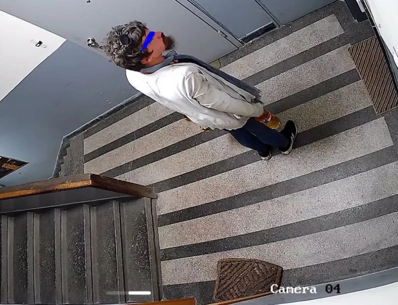 Мъж нахлу в софийски блок, опита да отключи апартаменти СНИМКИ