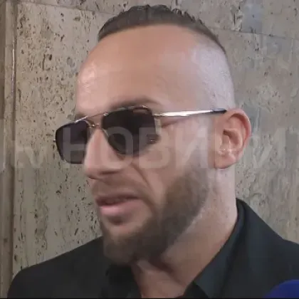 Гръцкият модел Анастасиос Михаилидис който е с мярка домашен арест се