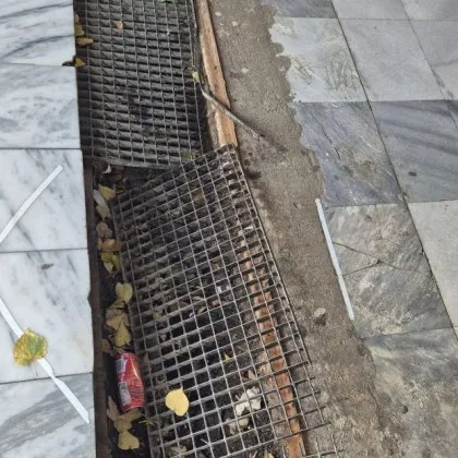 В подлеза пред един от най оживените търговски центрове в София