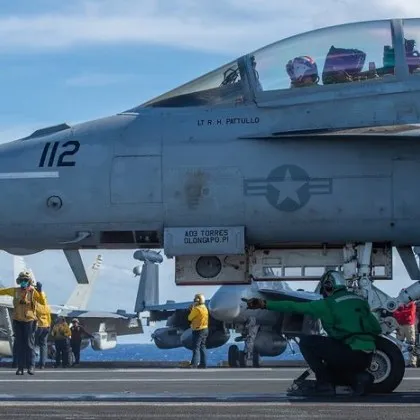 В неделя изтребител на ВМС на САЩ се разби по време