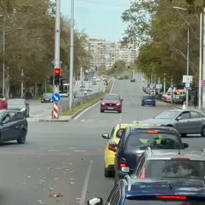 Водач се намърда в насрещното по пловдивски булевард ВИДЕО Водач се намърда в насрещното по пловдивски булевард ВИДЕО
