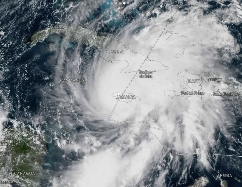 Ураганът Мелиса достига сушата на Ямайка с катастрофални ветрове