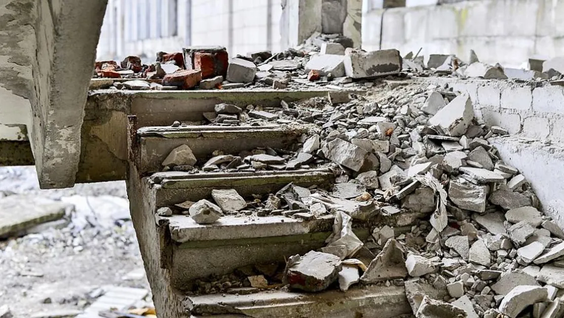 7-етажна сграда се срути край Истанбул, търсят хора под отломките ВИДЕО