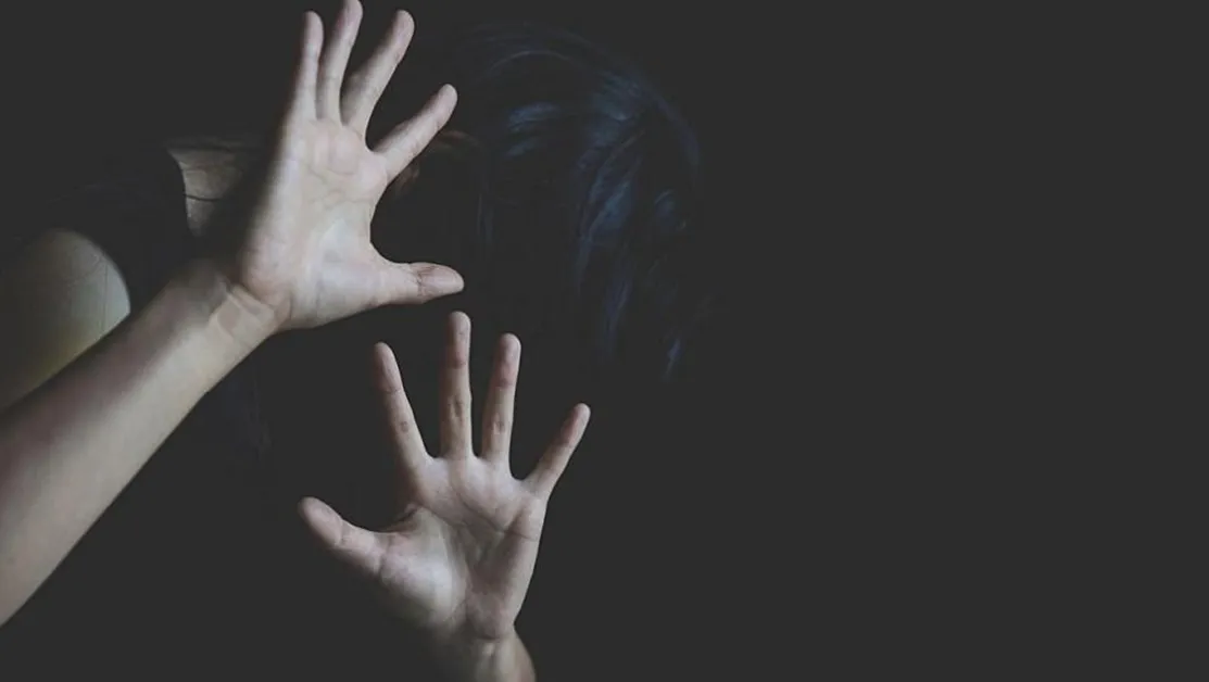 Арест за 26-годишна, пребила майка си и бъркала с пръсти в устата ѝ