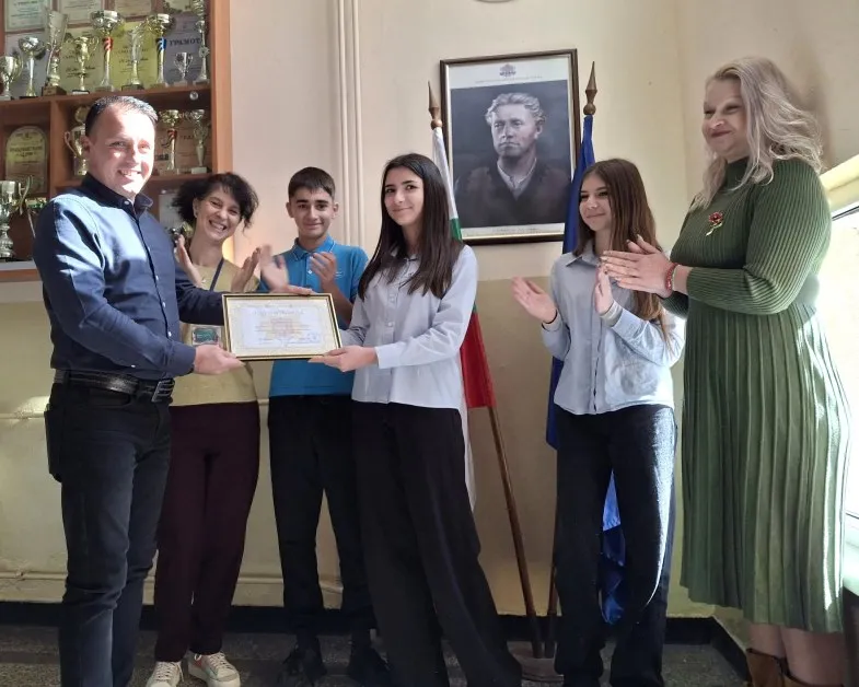 Доброто! Пловдивска ученичка откри изгубени пари, не разочарова СНИМКИ