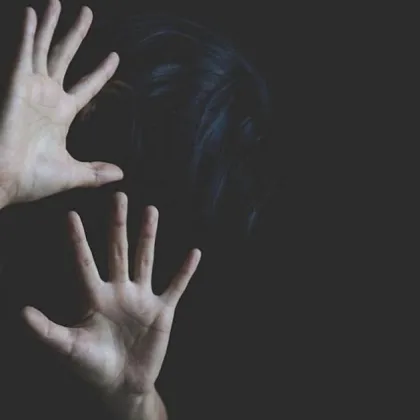 Арест за 26-годишна, пребила майка си и бъркала с пръсти в устата ѝ