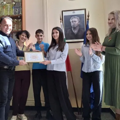 Седмокласничка от Пловдив получи почетна грамота от полицията От името на