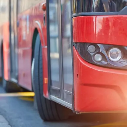 Шофьор на автобус в Пловдив наби рязко спирачки, пътничка се контузи