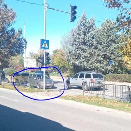 Шофьор тръгна в насрещното в Пловдив, не се уплаши от колите СНИМКА Шофьор тръгна в насрещното в Пловдив, не се уплаши от колите СНИМКА