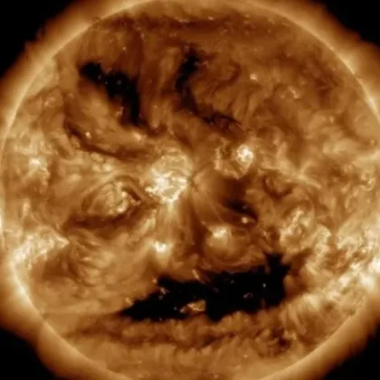 Зловеща усмивка се появи на Слънцето Ярките активни области на