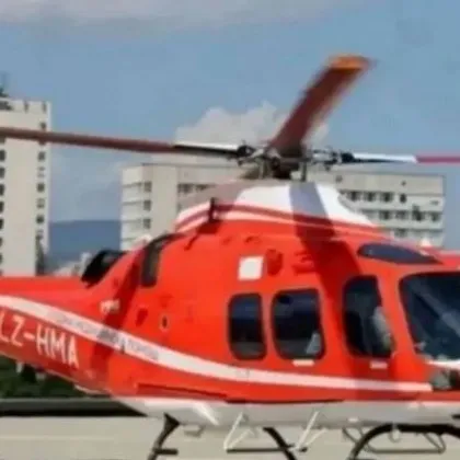 Вдигнаха въздушната линейка за родилка Медицинският хеликоптер кацна на стадиона в