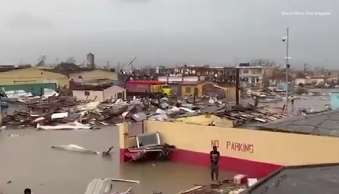 "Мелиса" опустоши Куба и Ямайка: Хиляди туристи са блокирани, расте броят на жертвите ВИДЕО