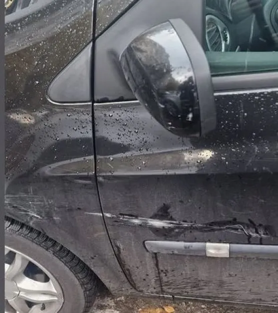 Отново! Шофьорка откри с щети паркираната си кола СНИМКА