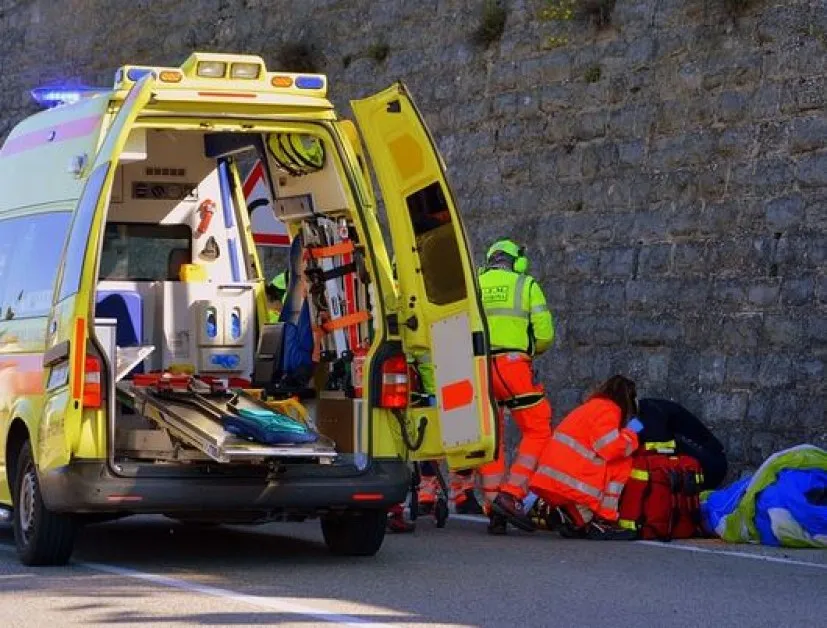 Пътен ад! 16-годишен загина в катастрофа, пострадаха и 7 деца