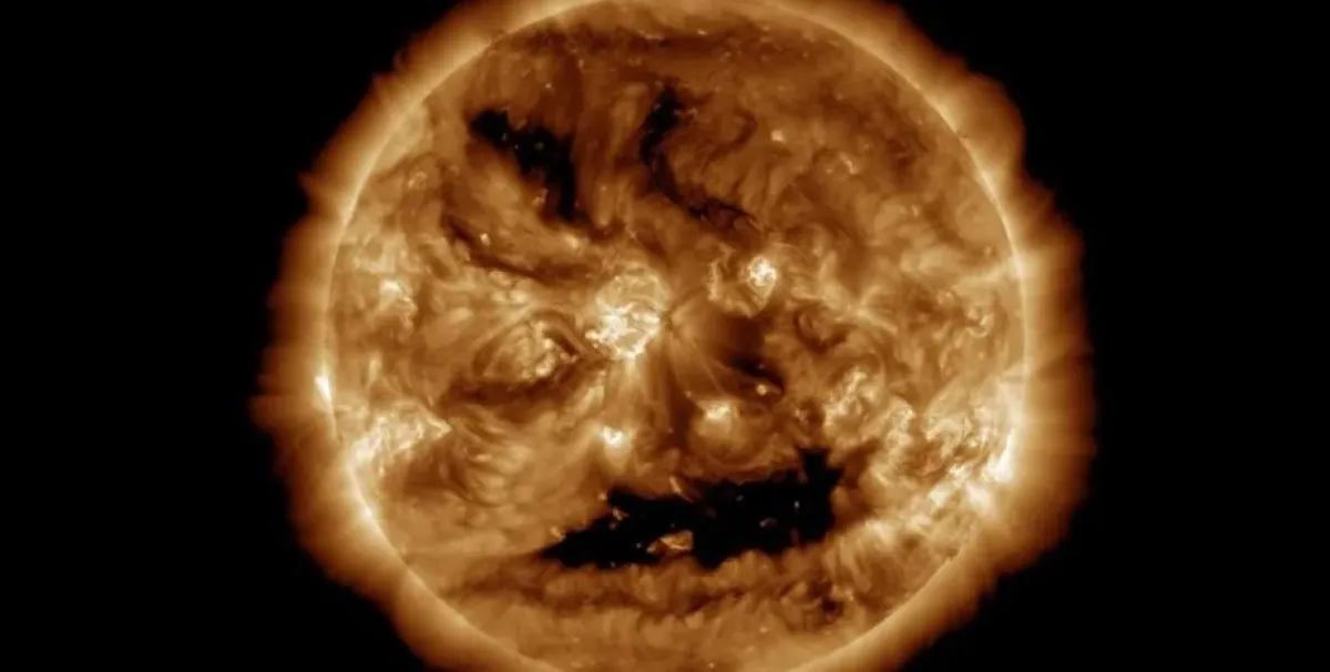 Слънцето „се усмихна" зловещо за Хелоуин – НАСА засне невероятен кадър и предупреждава за буря