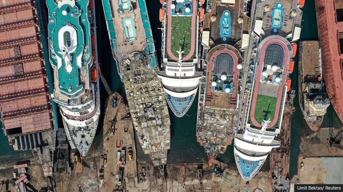 СНИМКА показа краха на лукзозните презокеански круизни кораби