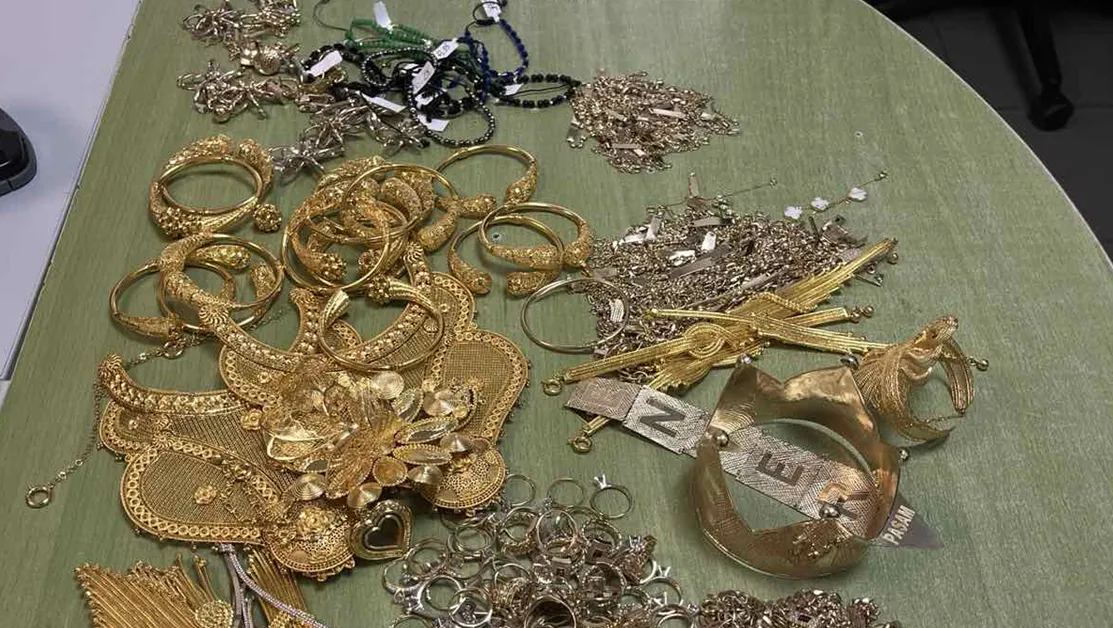 Задържаха накити за над 220 хил. лева, укрити в кисело мляко