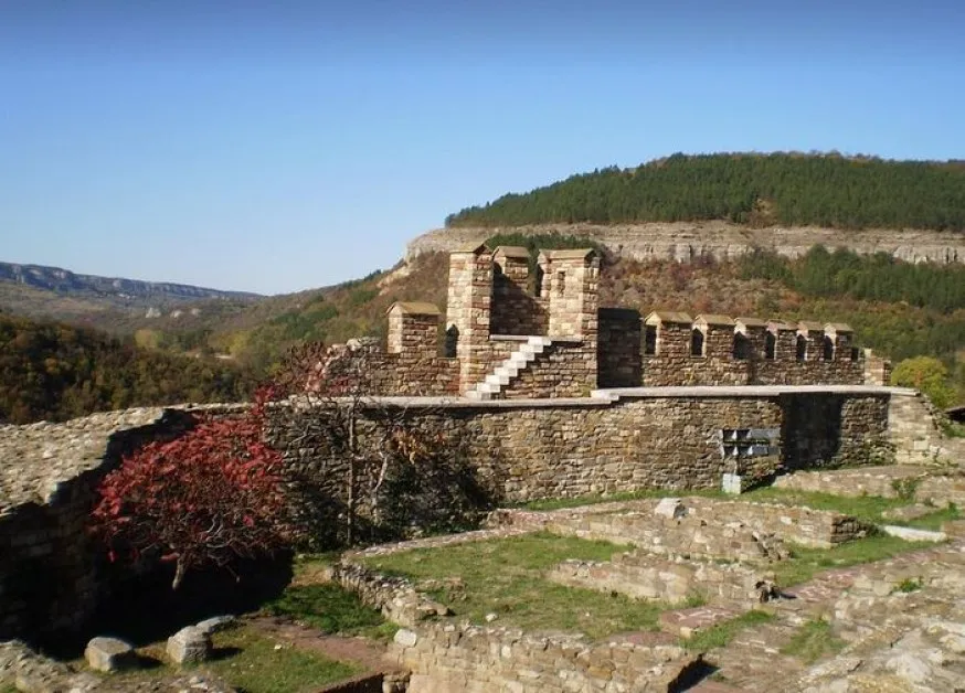 Мъж падна от Лобната скала на Царевец