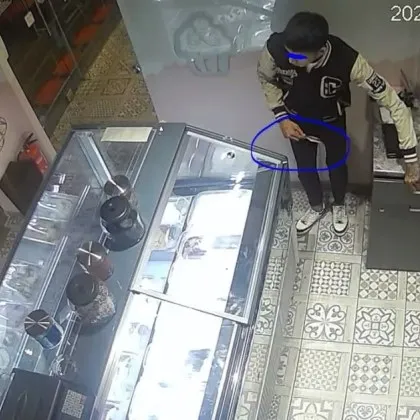 Хванаха двамата младежи, обрали каса в Капана в Пловдив