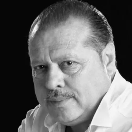 Почина Иван Тенев