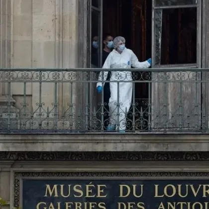 Задържаха още един за обира в Лувъра Задържаха още един за обира в Лувъра